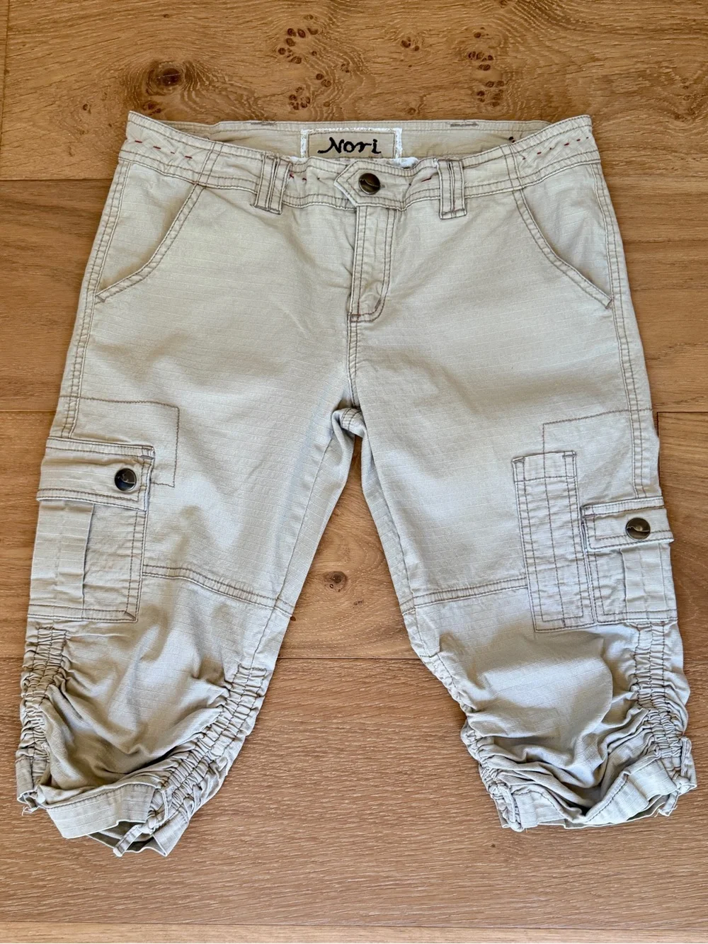 VTG Nori Y2K Khaki Cargo Capri Shorts Pants Cinched Knee Multi-Pocket Snap Wm 3 - Picture 1 of 10